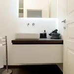 Lz1 - Center With Unique Private Garage Apartmán