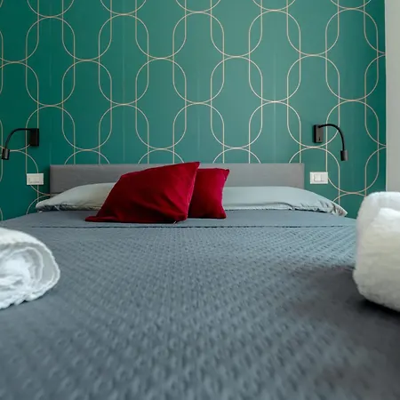 Lz1 - Center With Unique Private Garage *