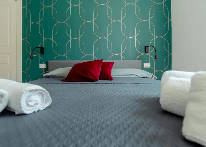 Lz1 - Center With Unique Private Garage *