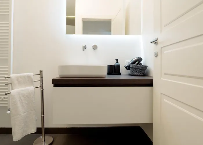 Lz1 - Center With Unique Private Garage Appartement