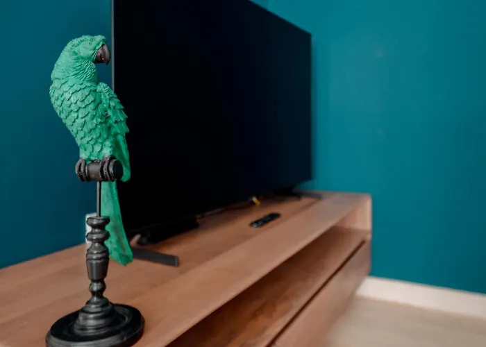 Lz1 - Center With Unique Private Garage *