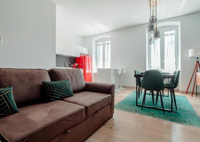 Lz1 - Center With Unique Private Garage *